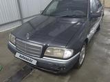 Mercedes-Benz C 180 1994 года за 900 000 тг. в Семей – фото 2