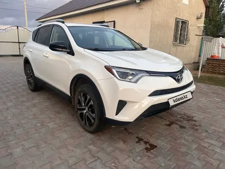 Toyota RAV4 2015 года за 10 000 000 тг. в Актобе – фото 4