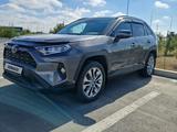 Toyota RAV4 2021 года за 14 000 000 тг. в Атырау