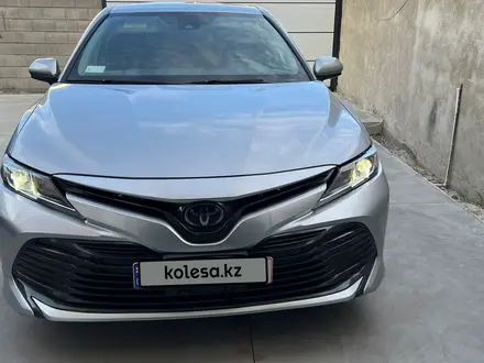 Toyota Camry 2019 года за 10 500 000 тг. в Алматы – фото 2