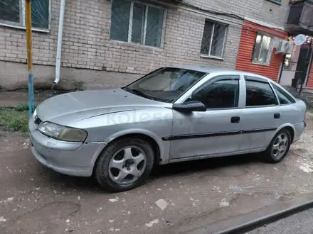 Opel Vectra 1998 года за 1 500 000 тг. в Актобе – фото 2