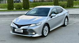 Toyota Camry 2020 года за 13 500 000 тг. в Алматы – фото 3