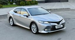 Toyota Camry 2020 года за 13 500 000 тг. в Алматы