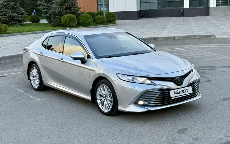 Toyota Camry 2020 года за 13 500 000 тг. в Алматы