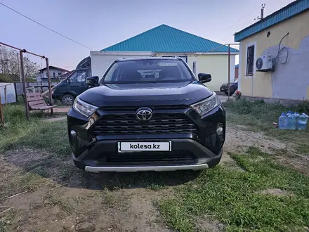 Toyota RAV4 2021 года за 15 400 000 тг. в Актобе