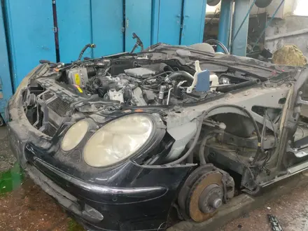 Ноускат морда передняя часть w211 на мерседес E-klass за 10 000 тг. в Алматы – фото 4