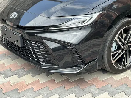 Toyota Camry 2024 года за 18 200 000 тг. в Алматы