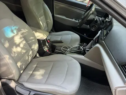 Hyundai Elantra 2016 года за 6 100 000 тг. в Алматы – фото 2