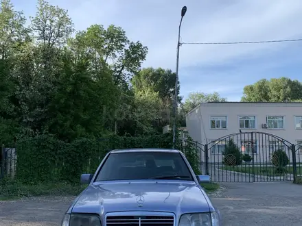 Mercedes-Benz E 320 1993 года за 1 800 000 тг. в Алматы – фото 2