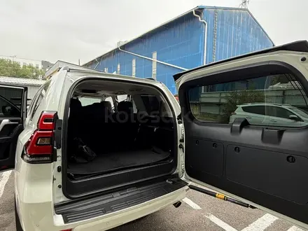 Toyota Land Cruiser Prado 2017 года за 28 000 000 тг. в Алматы – фото 11