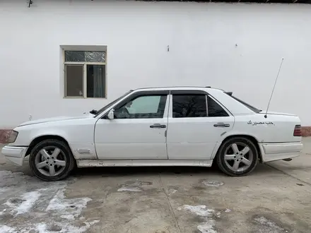 Mercedes-Benz E 220 1994 года за 1 550 000 тг. в Туркестан – фото 2