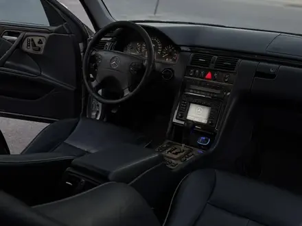 Mercedes-Benz E 320 2002 года за 7 500 000 тг. в Шымкент – фото 17