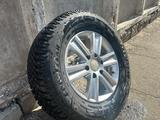 Зимнюю резину Goodyear UltraGrip Ice Arctic 2 SUV 215/65 R17 на литых дискаүшін320 000 тг. в Павлодар – фото 3