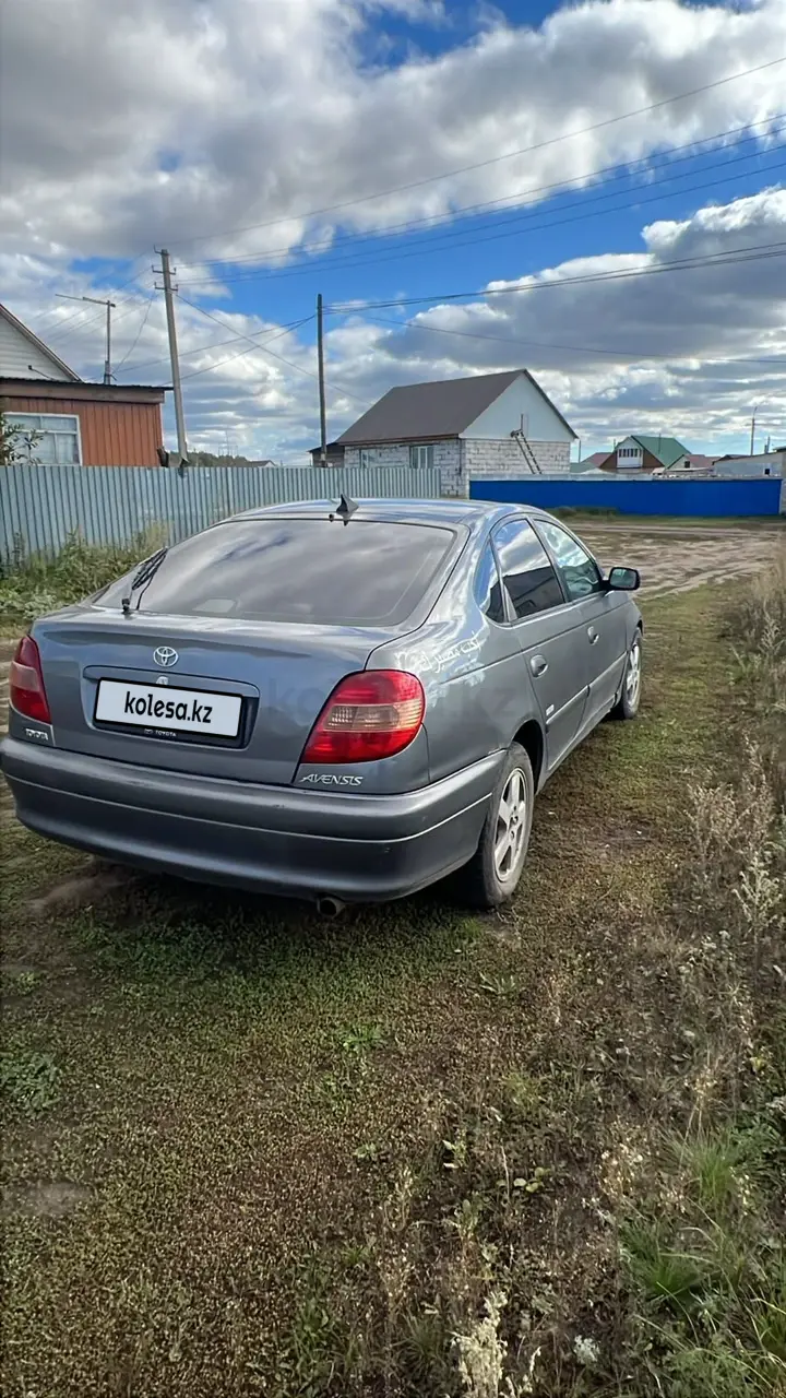 Toyota Avensis, 2001