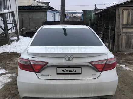 Toyota Camry 2017 года за 6 500 000 тг. в Актобе – фото 5