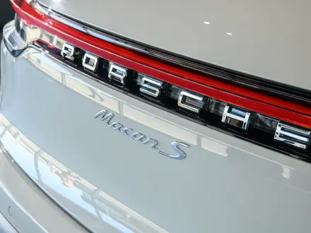 Porsche Macan 2025 года за 56 000 000 тг. в Алматы – фото 12