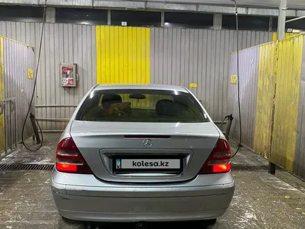 Mercedes-Benz C 180 2002 года за 3 000 000 тг. в Алматы – фото 10