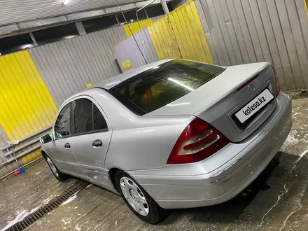 Mercedes-Benz C 180 2002 года за 3 000 000 тг. в Алматы – фото 3