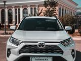 Toyota RAV4 2020 годаfor13 500 000 тг. в Актау – фото 3