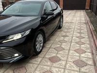 Toyota Camry 2018 года за 14 500 000 тг. в Атырау