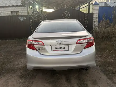 Toyota Camry 2014 года за 5 450 000 тг. в Уральск – фото 5