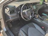 Toyota Camry 2020 года за 12 500 000 тг. в Шымкент – фото 4