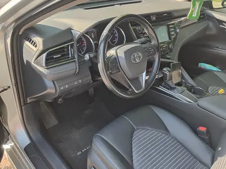 Toyota Camry 2020 года за 12 500 000 тг. в Шымкент – фото 4