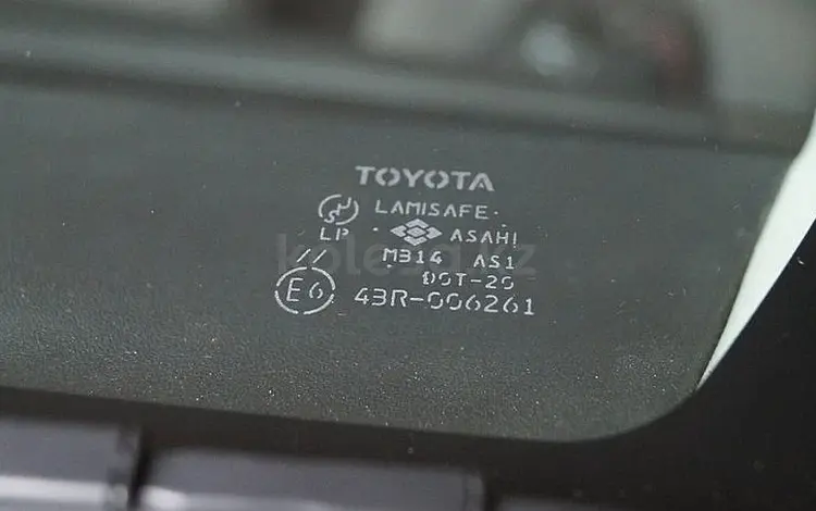 Оригинальные стекла на Toyota Lexus за 20 000 тг. в Алматы