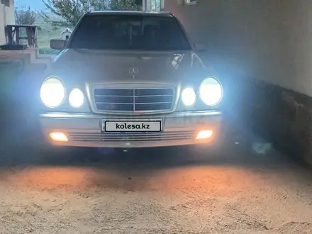 Mercedes-Benz E 320 1998 года за 3 000 000 тг. в Шымкент – фото 2