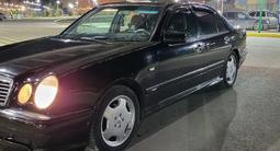 Mercedes-Benz E 200 1998 годаүшін3 500 000 тг. в Семей – фото 2