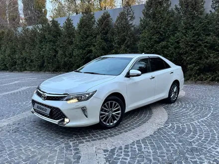 Toyota Camry 2017 года за 12 800 000 тг. в Алматы – фото 3