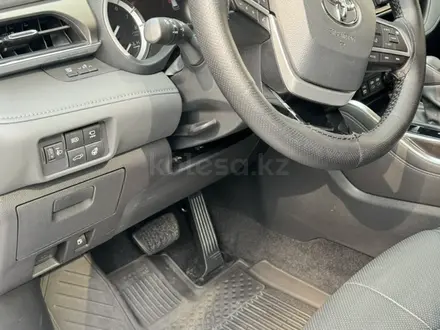 Toyota Highlander 2022 года за 35 000 000 тг. в Алматы – фото 19