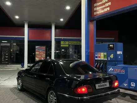 Mercedes-Benz E 230 1997 года за 2 550 000 тг. в Караганда – фото 14