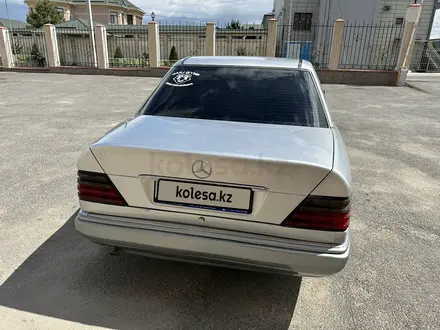 Mercedes-Benz E 220 1994 года за 2 250 000 тг. в Шымкент – фото 19