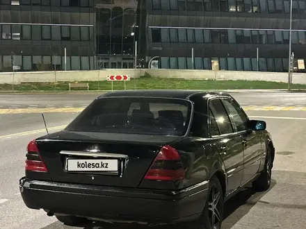 Mercedes-Benz C 200 1995 года за 1 350 000 тг. в Астана – фото 4