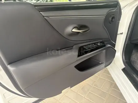 Lexus ES 250 2022 года за 16 900 000 тг. в Алматы – фото 7