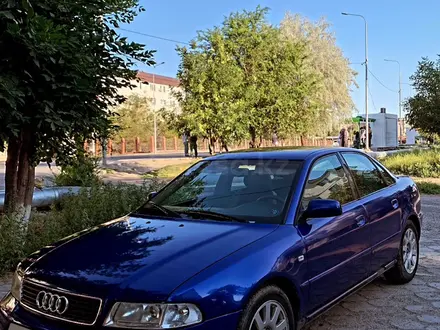 Audi A4 2000 года за 1 900 000 тг. в Атырау – фото 2