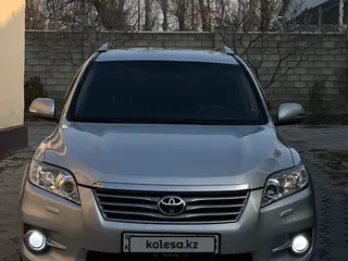 Toyota RAV4, 2010
