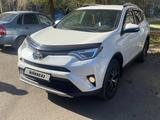 Toyota RAV4 2018 года за 12 990 000 тг. в Усть-Каменогорск