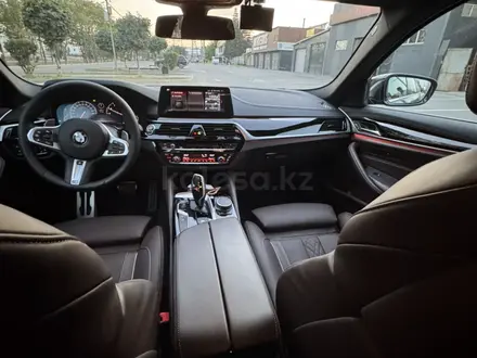 BMW 530 2019 года за 19 000 000 тг. в Алматы – фото 16