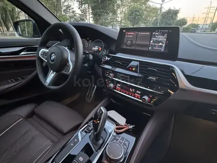 BMW 530 2019 года за 19 000 000 тг. в Алматы – фото 24