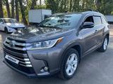 Toyota Highlander 2015 года за 13 791 375 тг. в Алматы