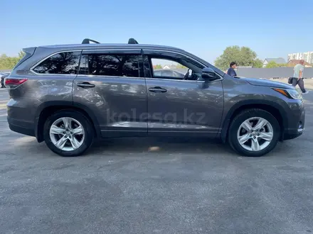 Toyota Highlander 2015 года за 13 437 750 тг. в Алматы – фото 7