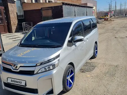 Toyota Voxy 2017 года за 14 500 000 тг. в Павлодар – фото 3