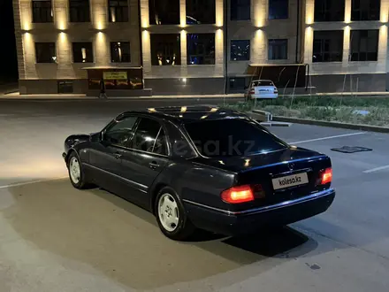 Mercedes-Benz E 240 1998 года за 4 700 000 тг. в Караганда – фото 3