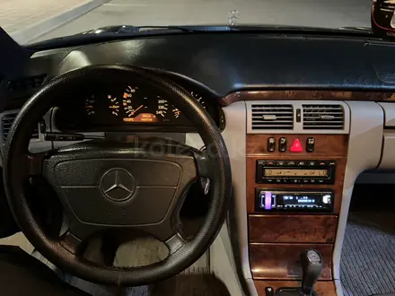 Mercedes-Benz E 240 1998 года за 4 700 000 тг. в Караганда – фото 21
