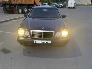 Mercedes-Benz E 230