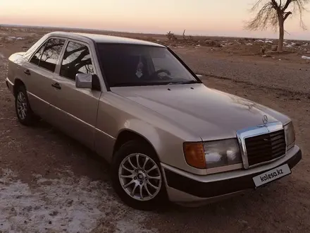 Mercedes-Benz E 200 1989 года за 1 500 000 тг. в Тараз – фото 3