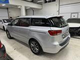 Kia Carnival 2015 года за 10 000 000 тг. в Шымкент – фото 3