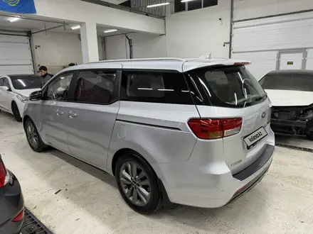 Kia Carnival 2015 года за 10 000 000 тг. в Шымкент – фото 3